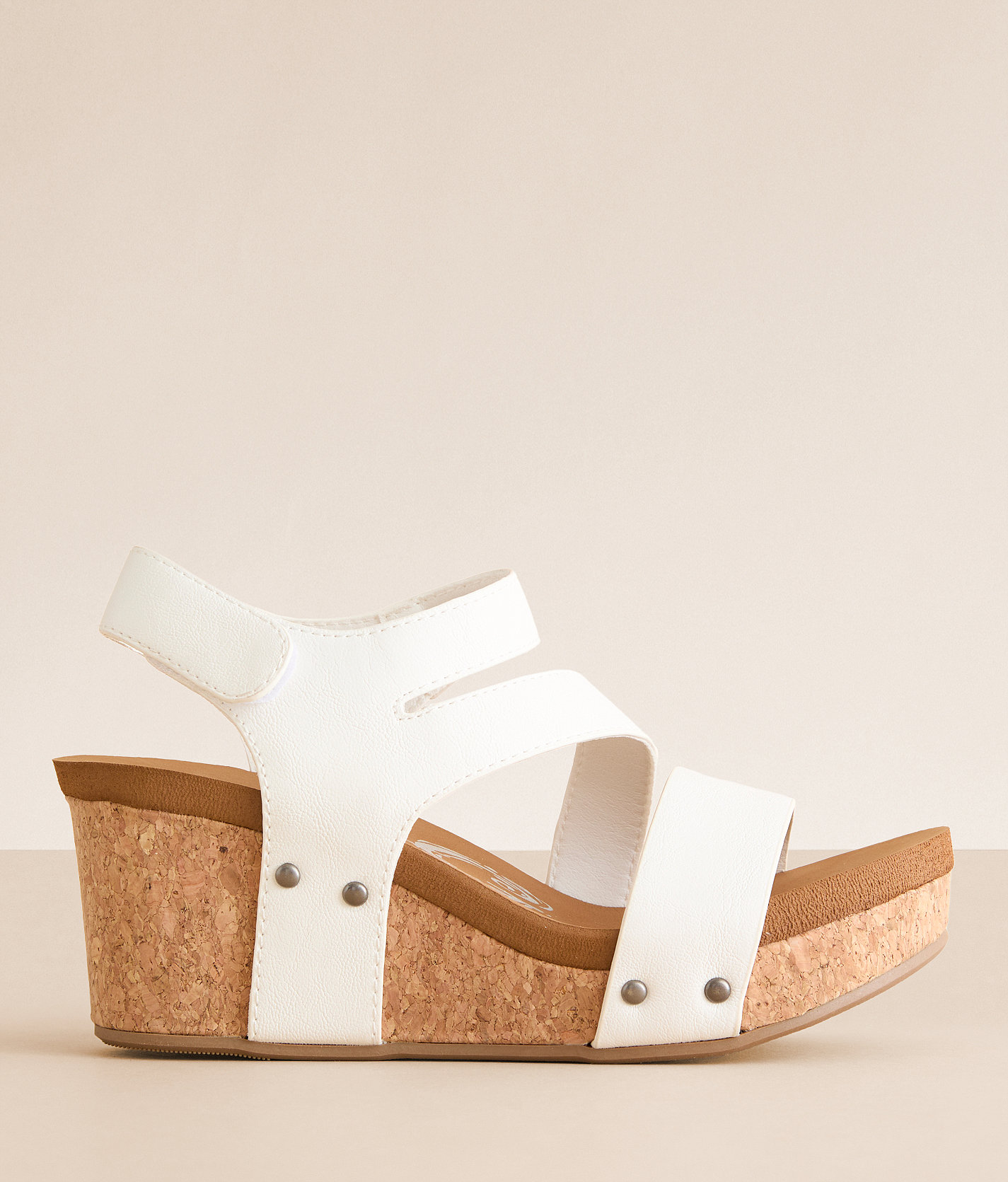 Very G Casper Wedge Sandal - Women's Shoes in White