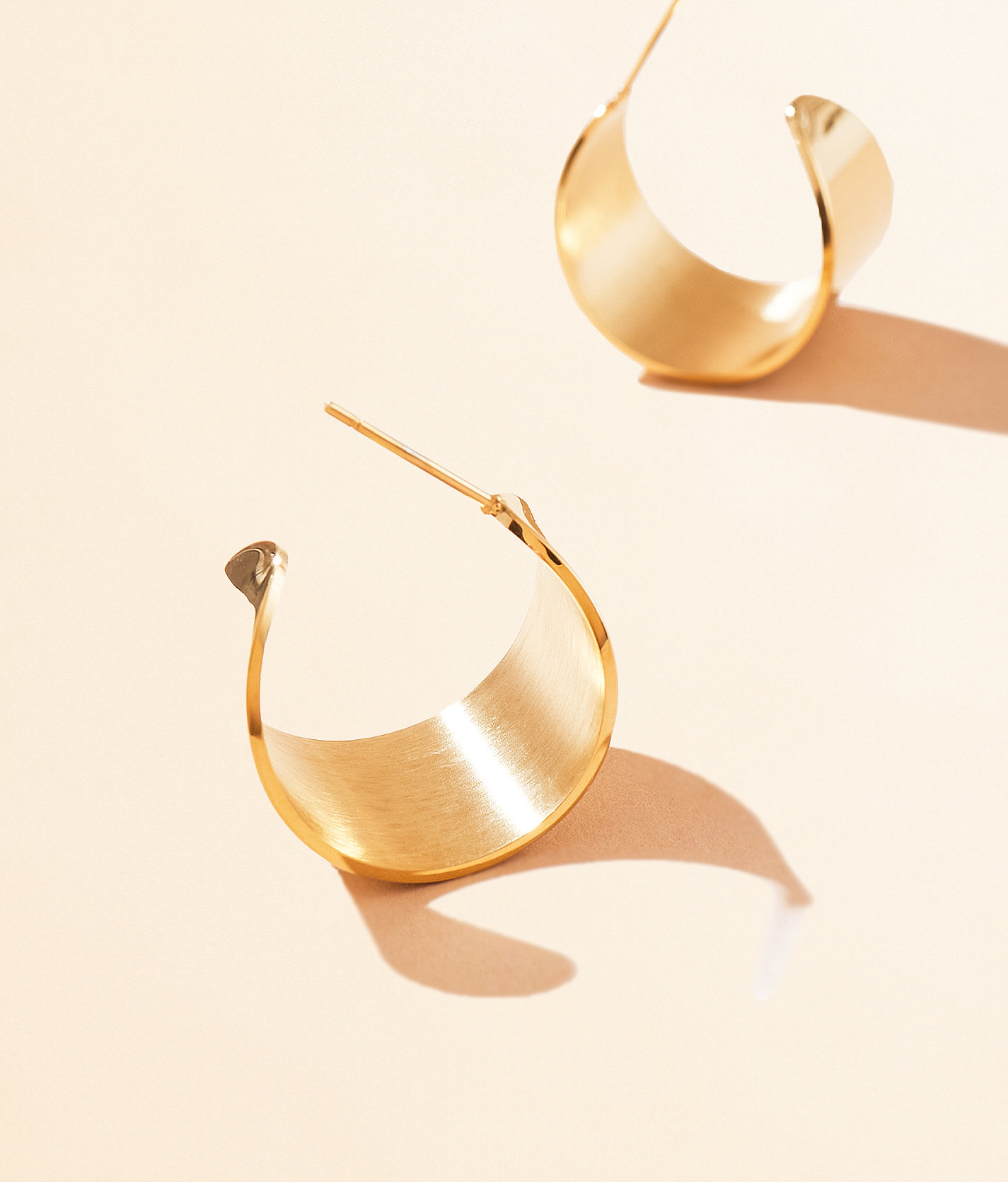 Sahira Jewelry Design Crosby Hoop Earring - Women's Jewelry in Gold