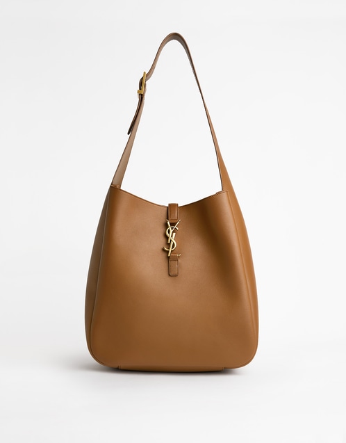Le 5 À 7 Supple Grained Leather Shoulder Bag