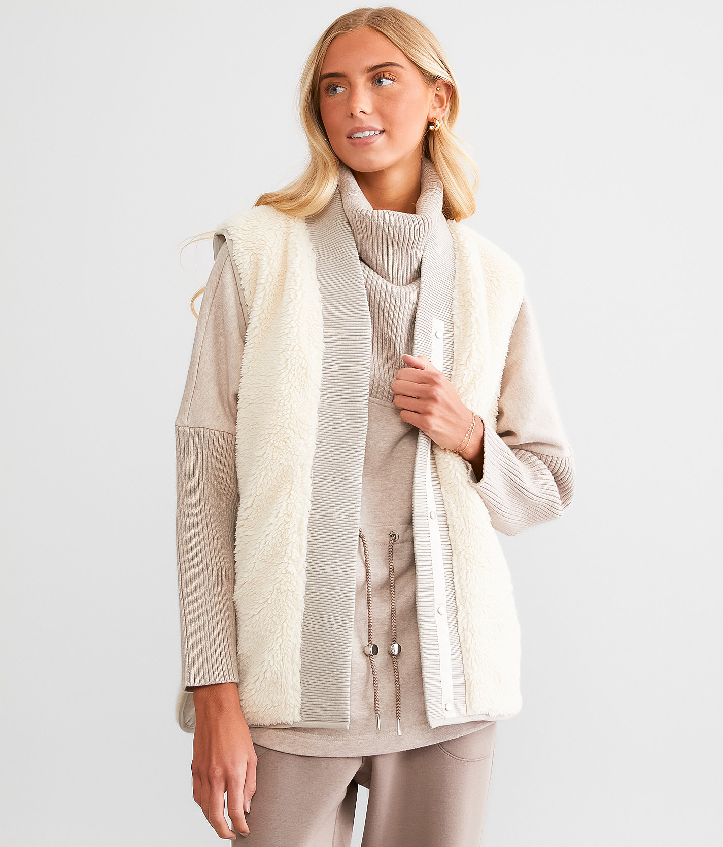 Varley Covey Reversible Vest - Women's Activewear in Dove Sandshell