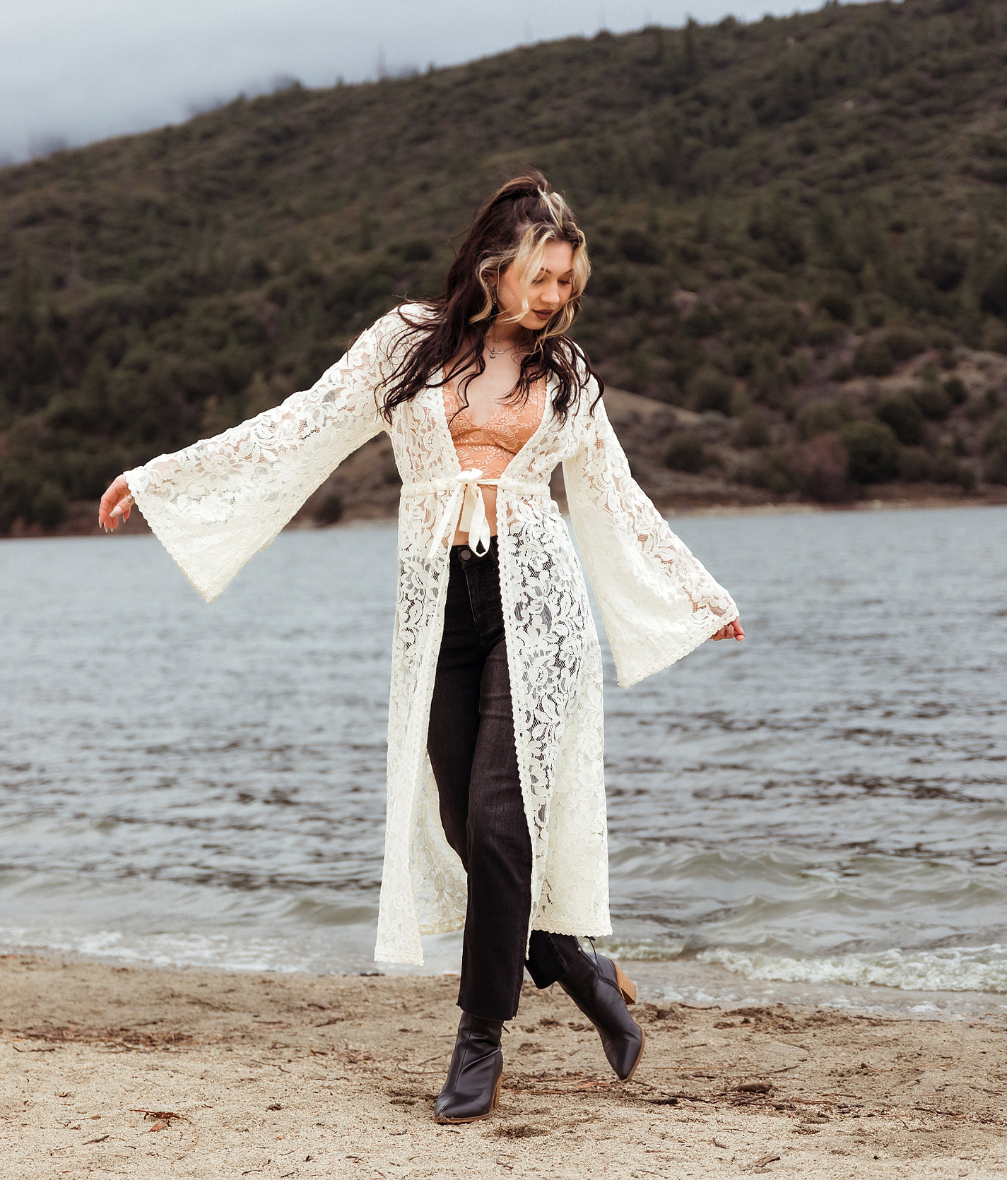 Gimmicks Floral Lace Kimono - Women's Kimonos in Birch