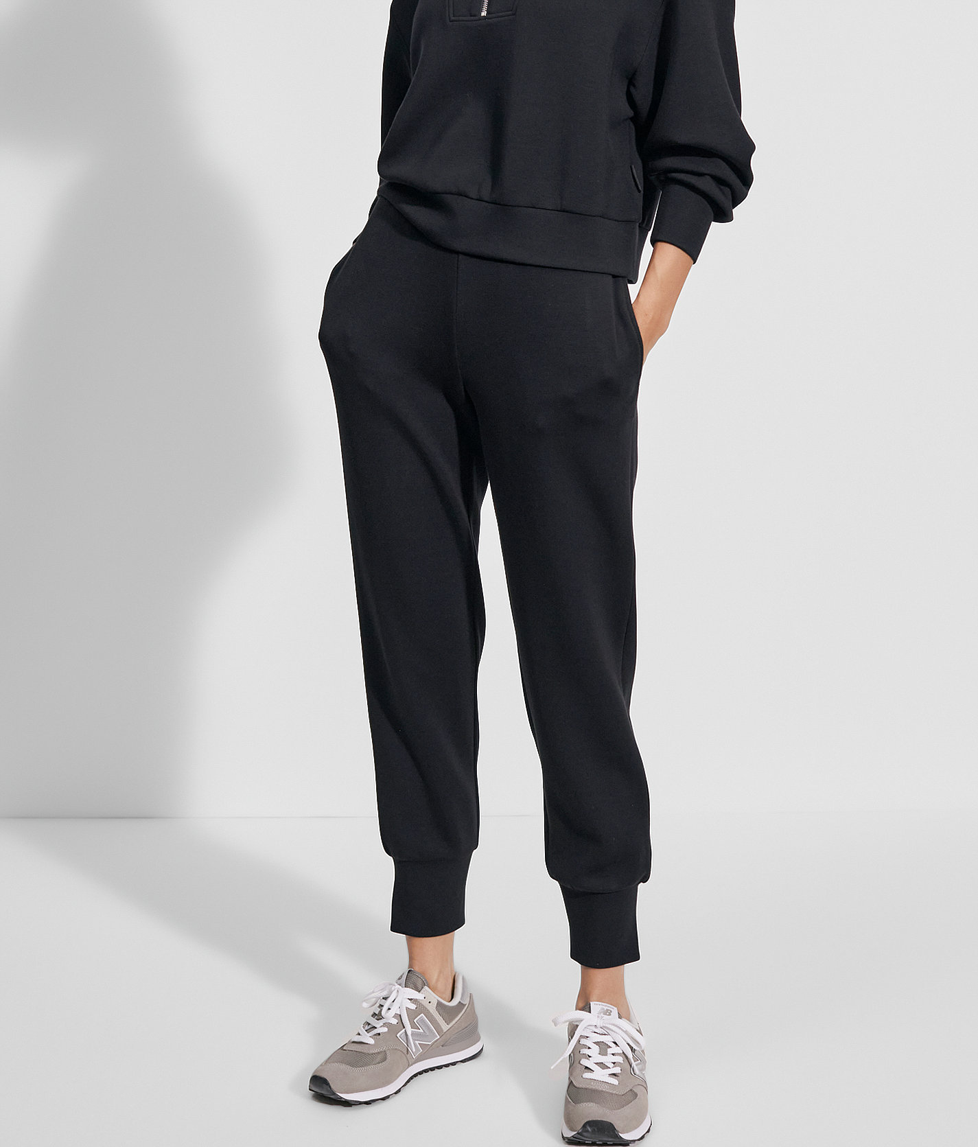 Varley The Slim Cuff Jogger - Women's Activewear in Black