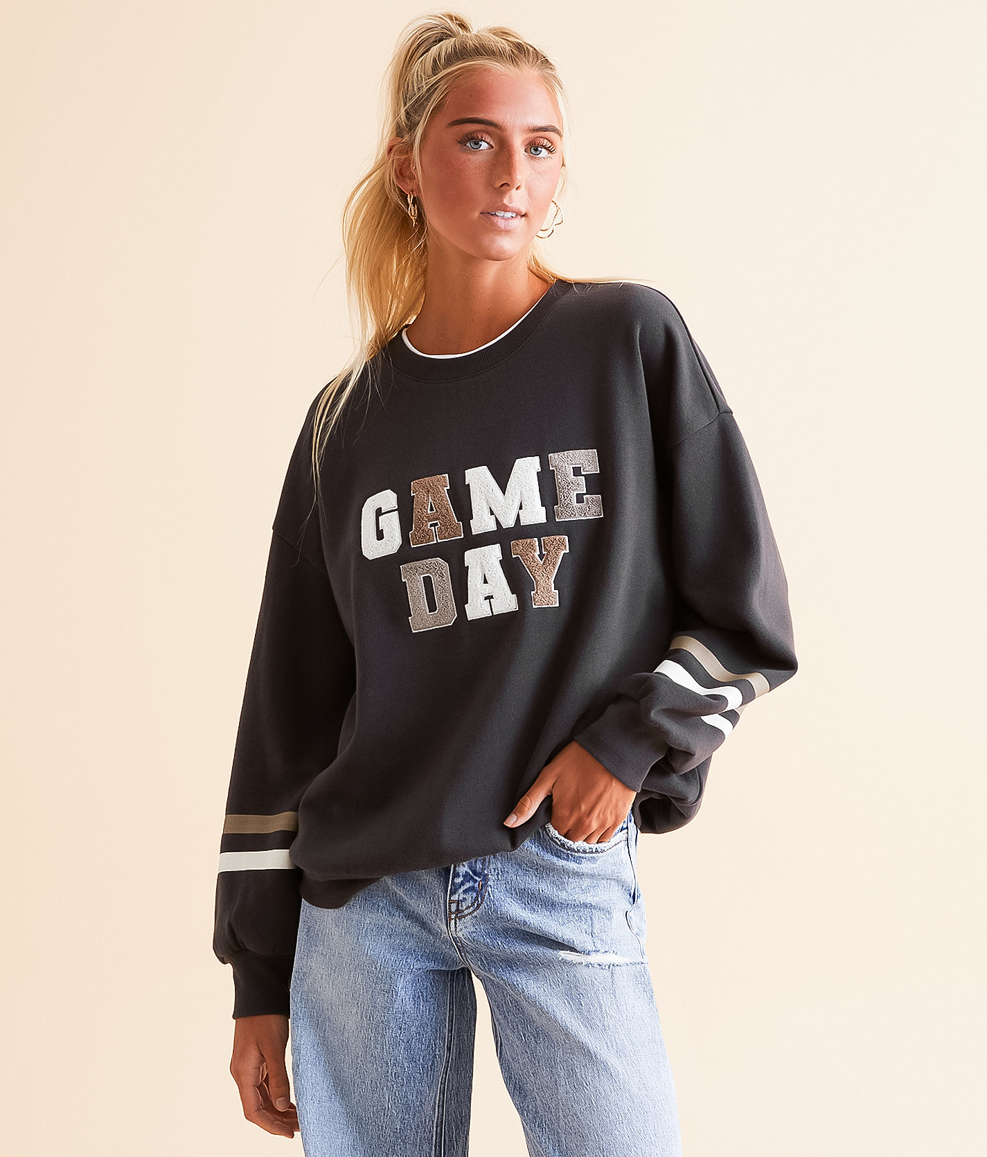 White Crow Game Day Pullover - Women's Sweatshirts in Black Sands