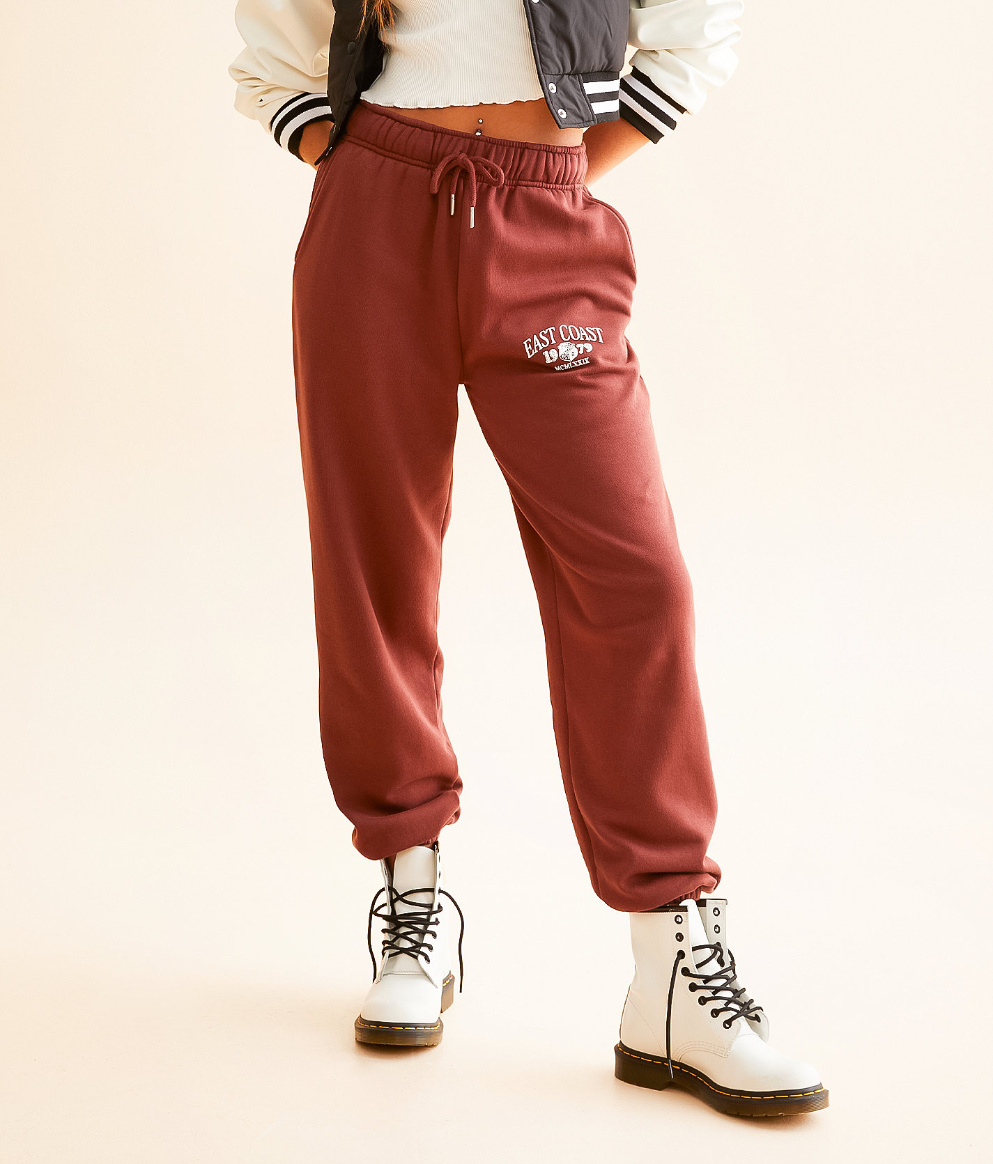 FITZ + EDDI East Coast Knit Casual Jogger - Women's Sweatpants in Andorra