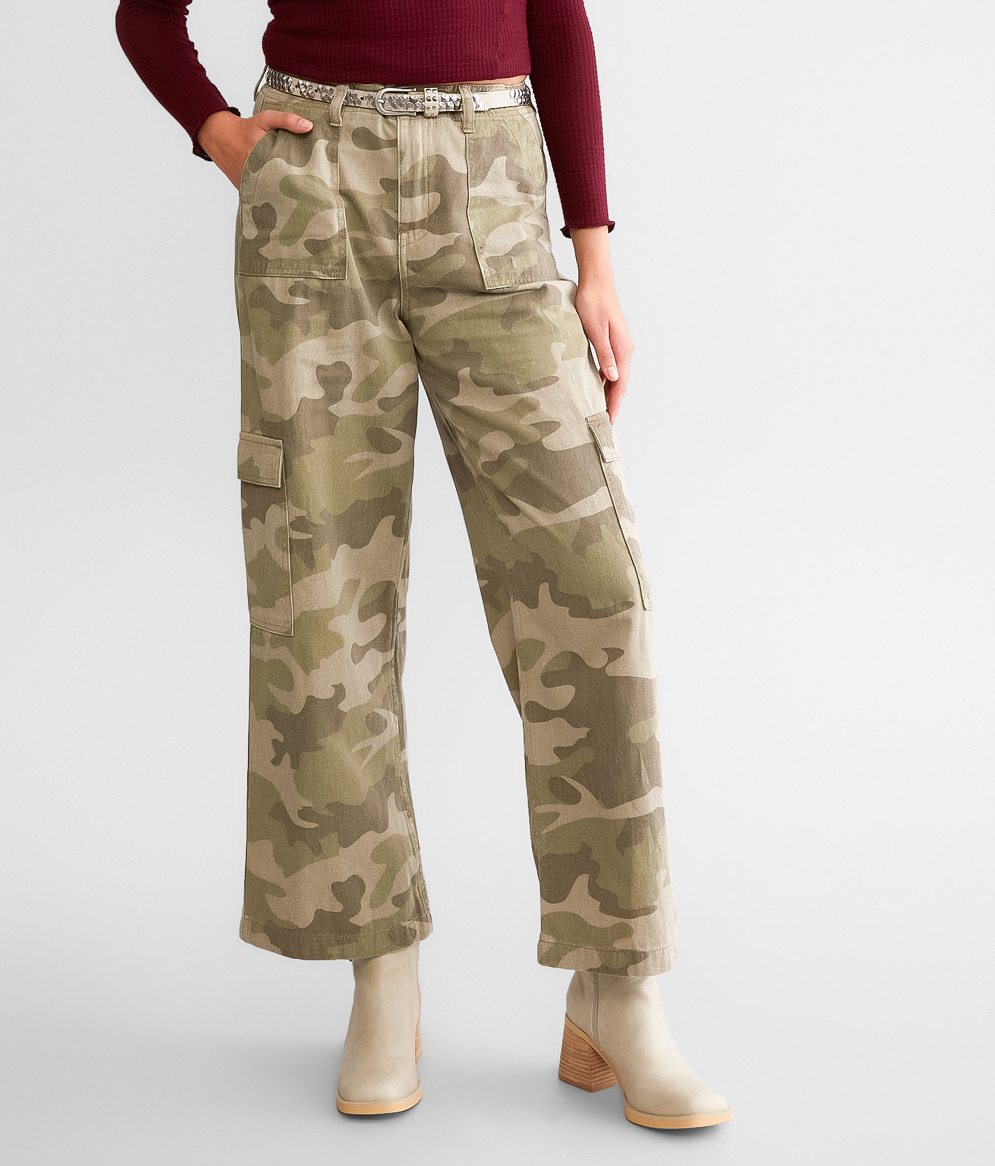 Signature 8 Camo Cargo Pant - Women's Pants in Camo