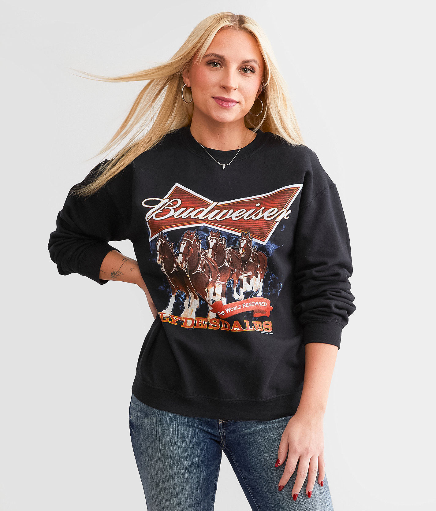 Junkfood Budweiser Clydesdale Oversized Pullover - Women's Sweatshirts in Black