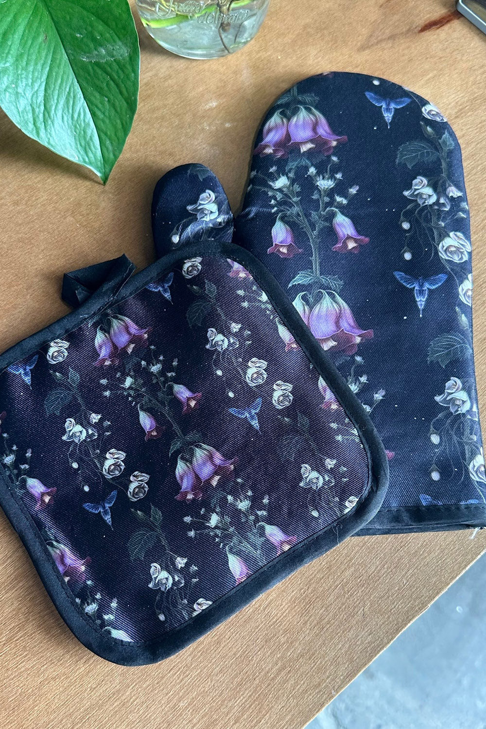 Flowering Foxglove Oven Mitt Set