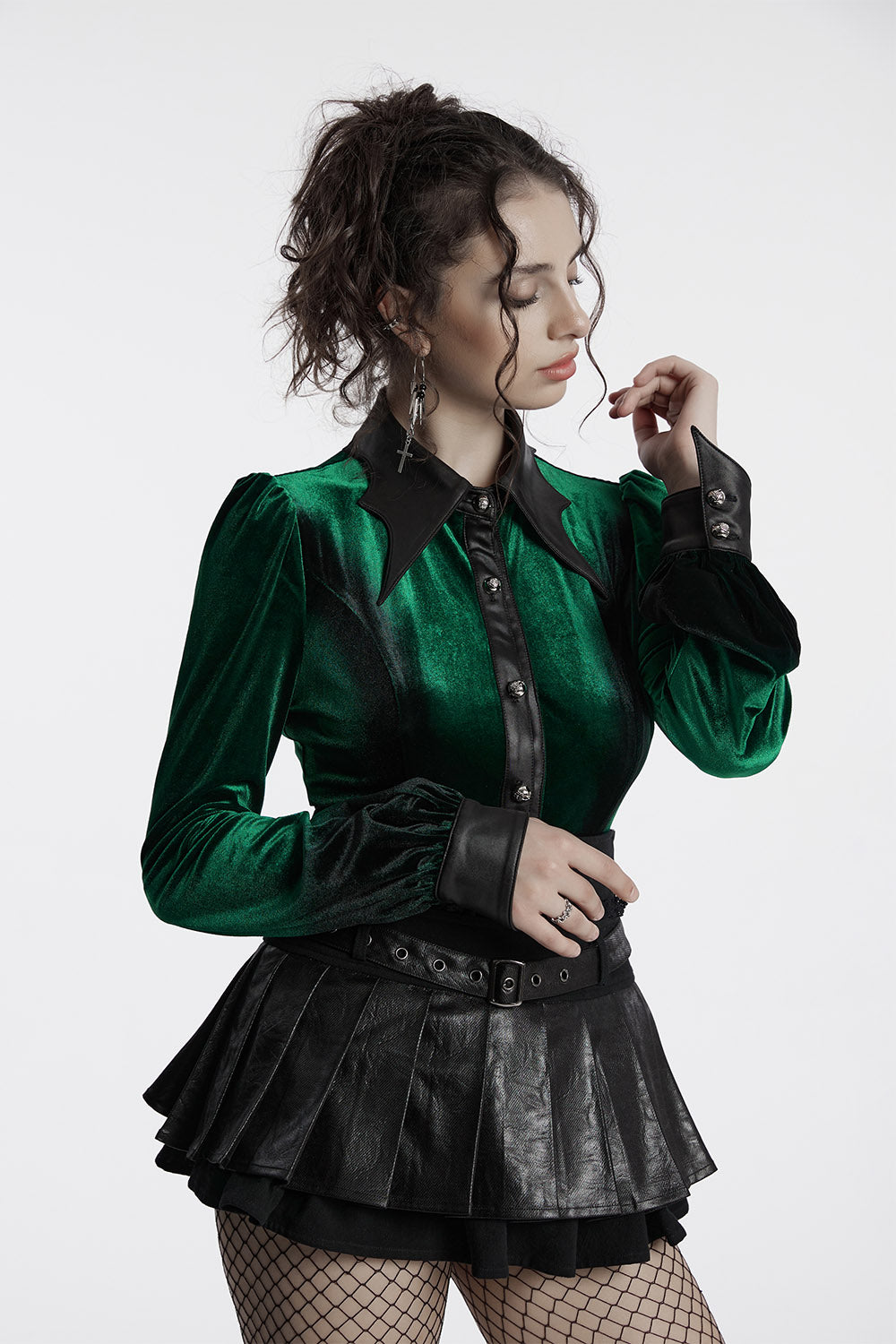 Green Witch Velvet Batwing Collar Buttoned Top [Green]