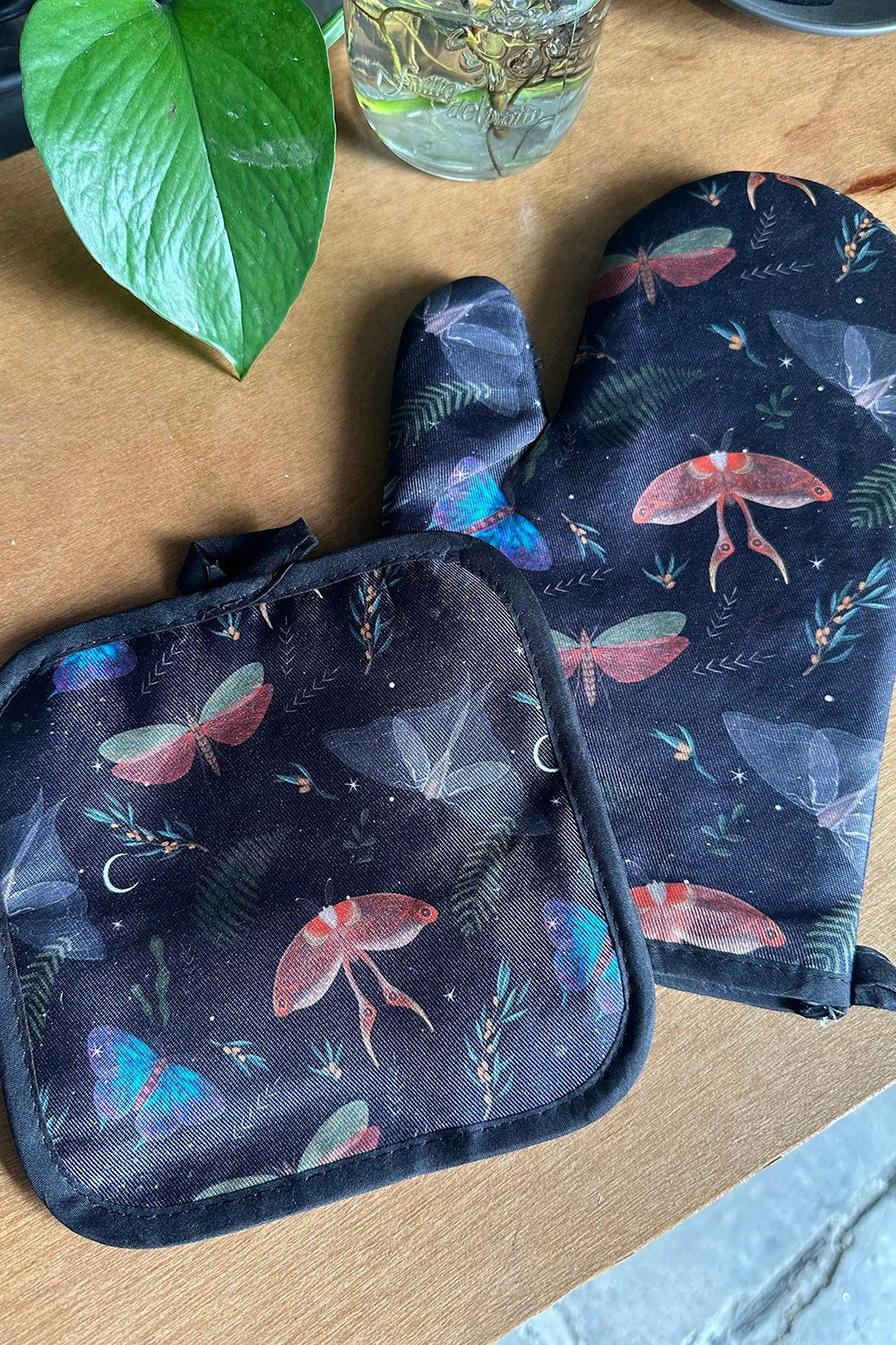 Dark Divine Oven Mitt Set