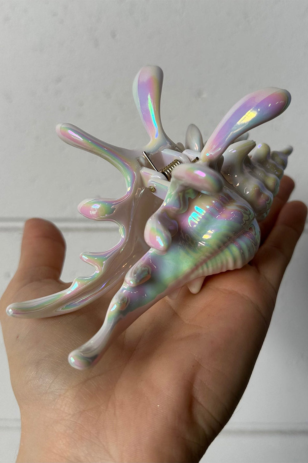 Shelly - Iridescent Shell Hair Clip